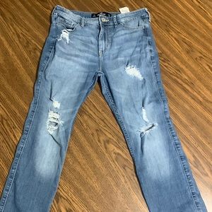 Worn once. Hollister 7s w28 l 28. High rise super skinny classic stretch